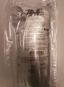 En innpakket pose med intravenøs væske - Ringer-Acetat